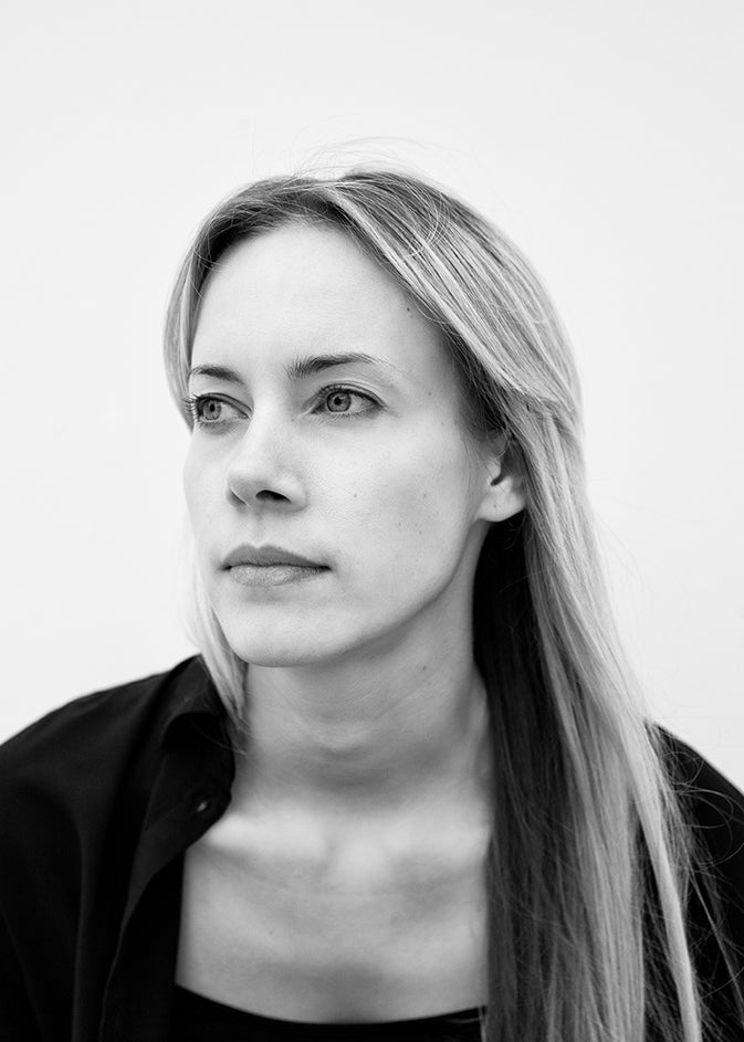 Black-and-white portrait of designer Meike Harde.