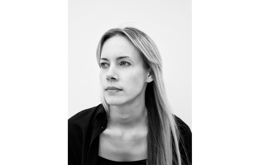 Black-and-white portrait of designer Meike Harde.