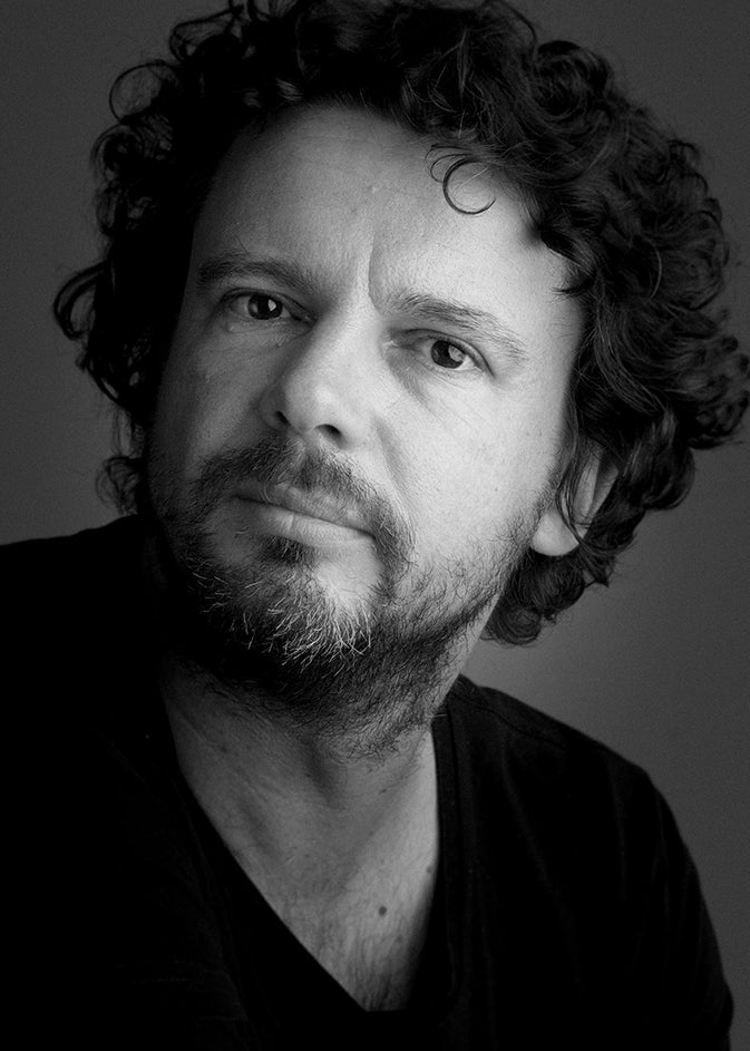 Black-and-white portrait of designer Roel Vandebeek.