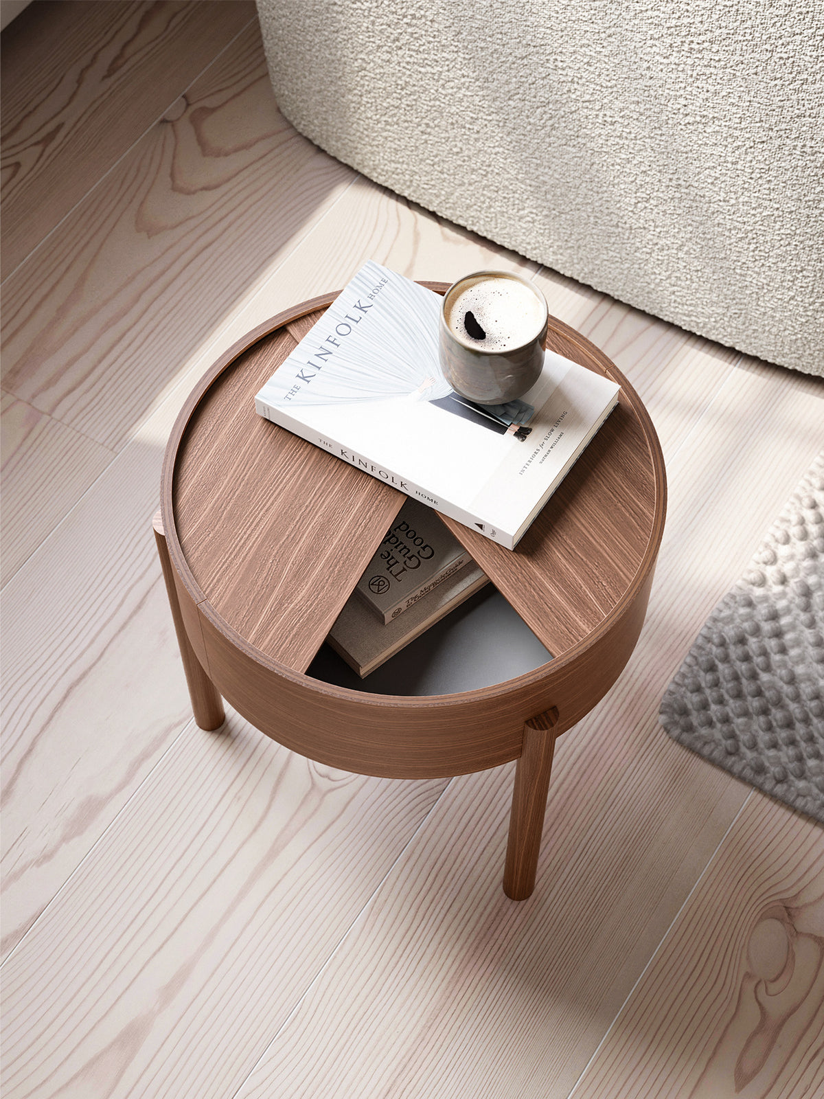 Arc side table (42 cm) - Walnut