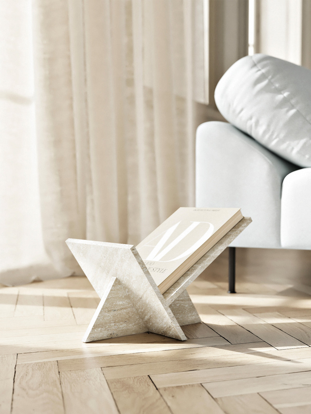 Mountain magazine holder