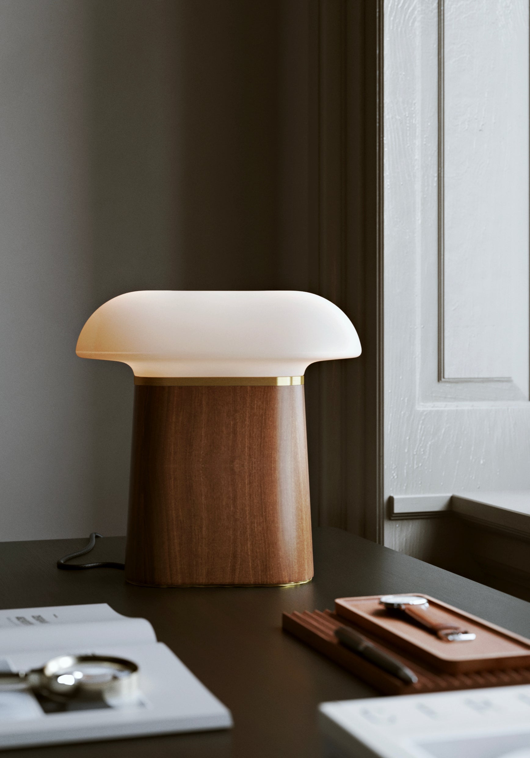 Nova table lamp - Walnut cUL