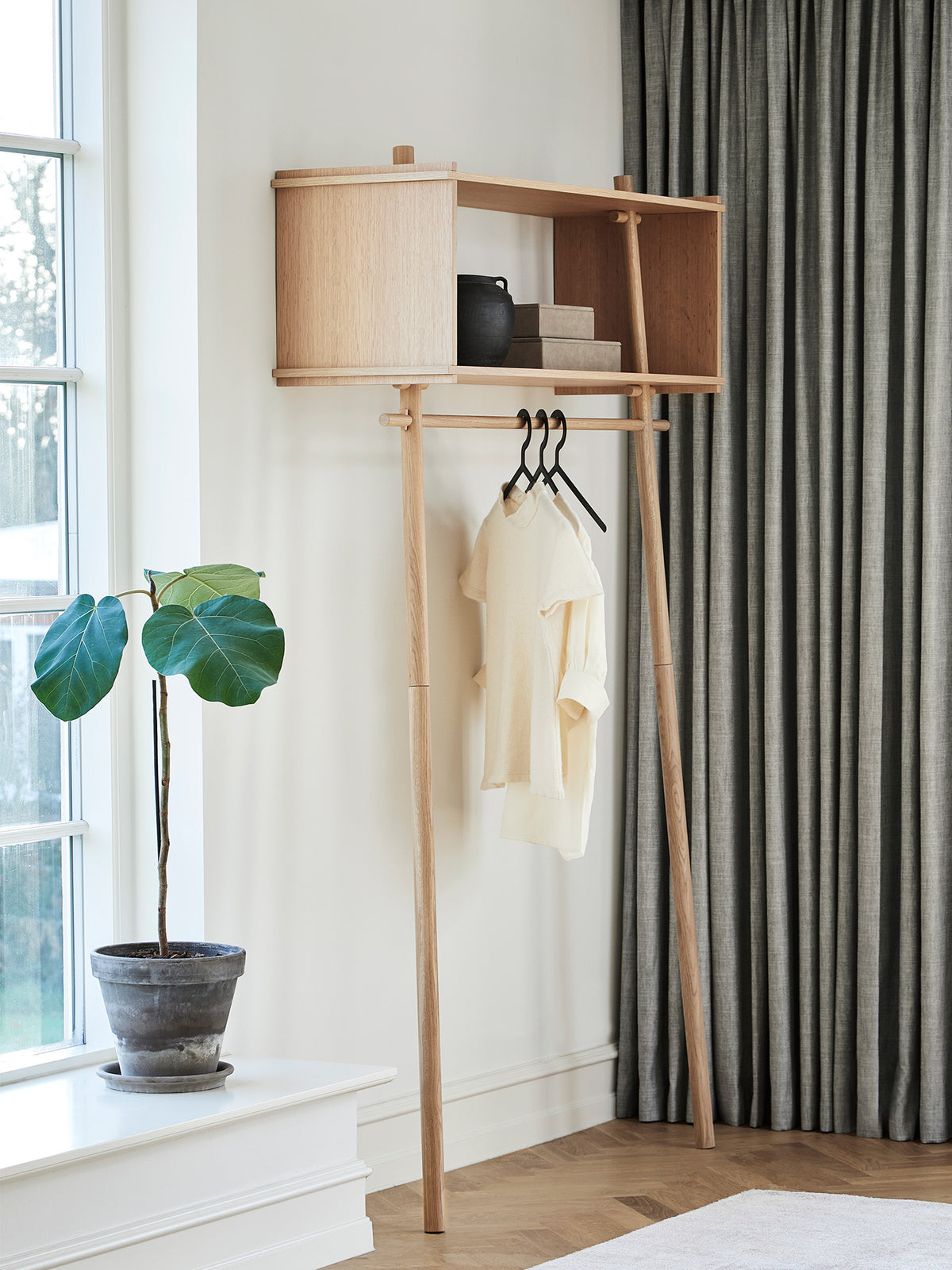 Töjbox wardrobe (Large) - White pigmented oak
