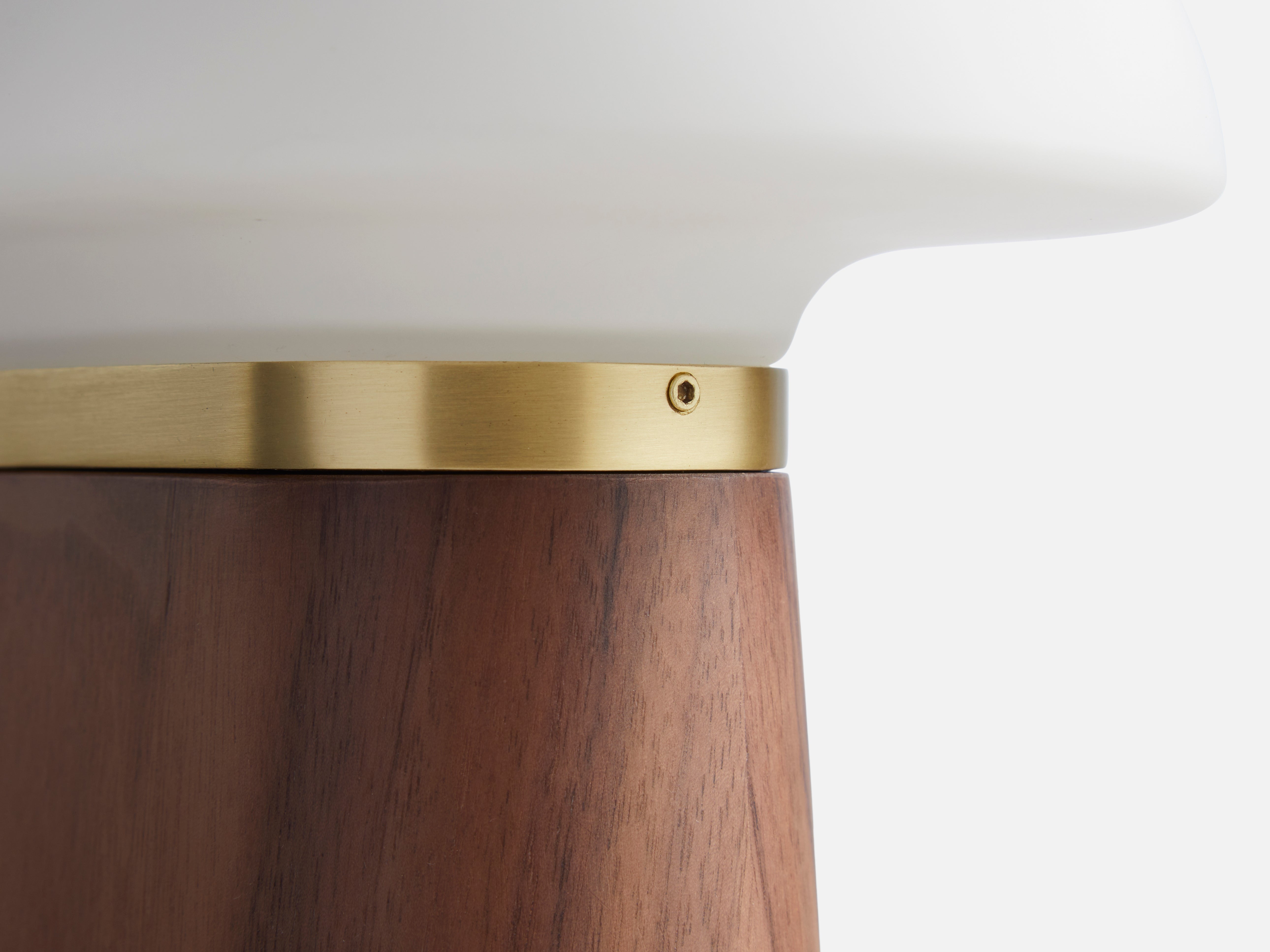Nova table lamp - Walnut cUL