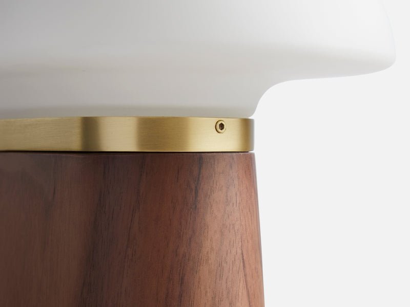 Nova table lamp - Walnut cUL