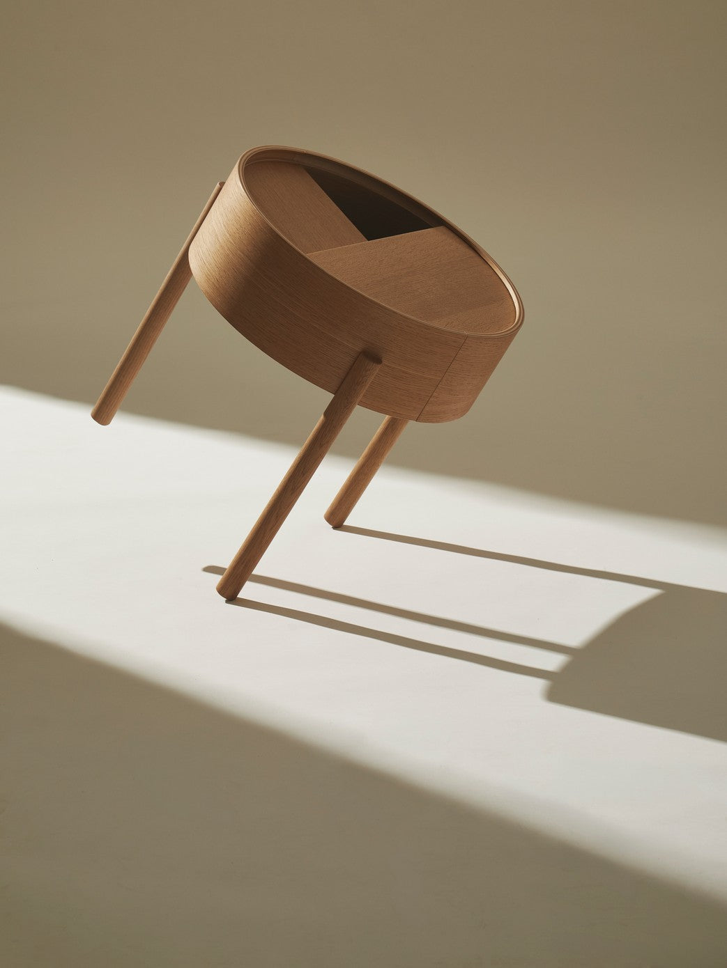 Arc side table (42 cm) - Oiled oak
