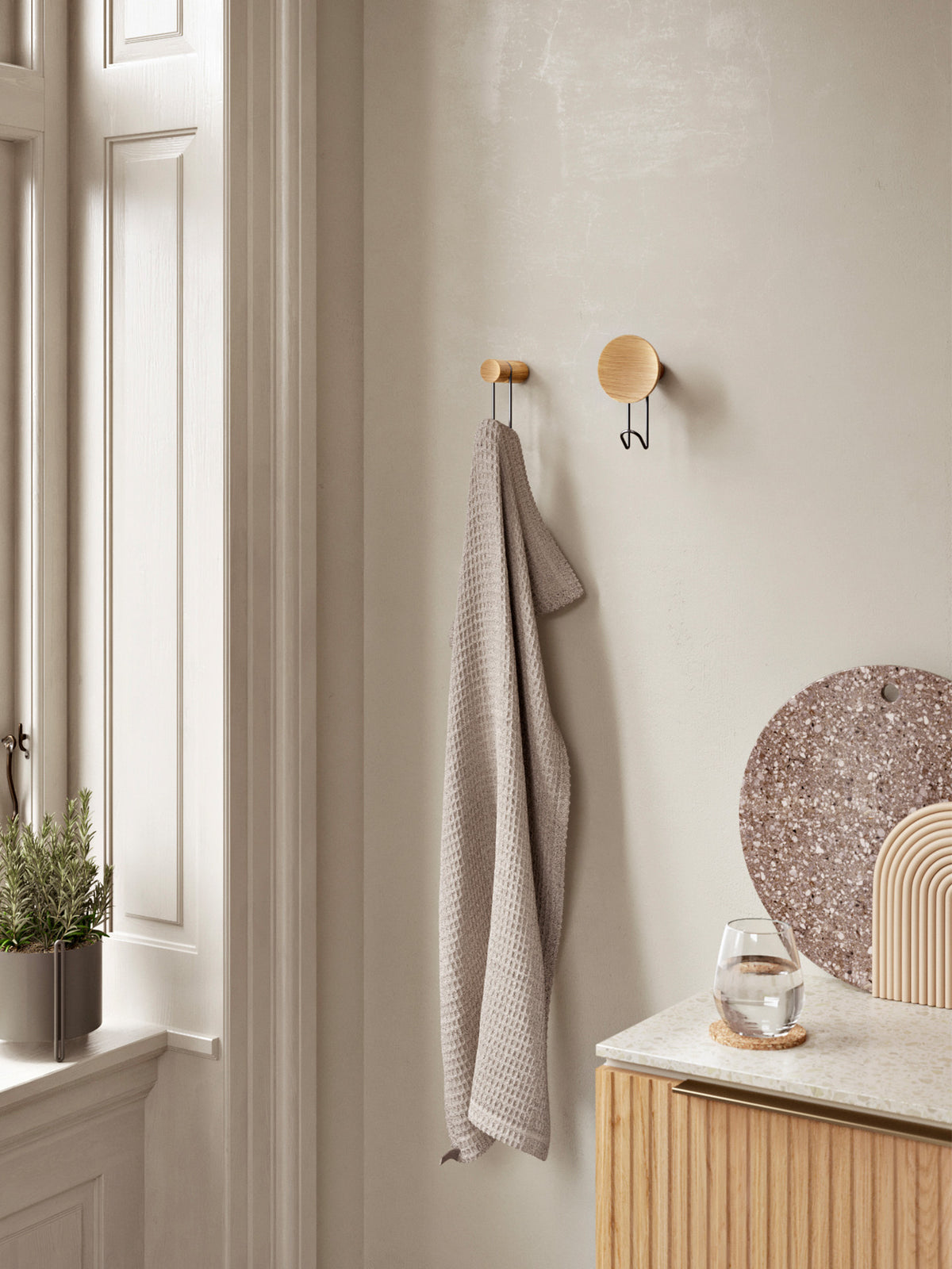 Around wall hanger (Large) - Oak/Black