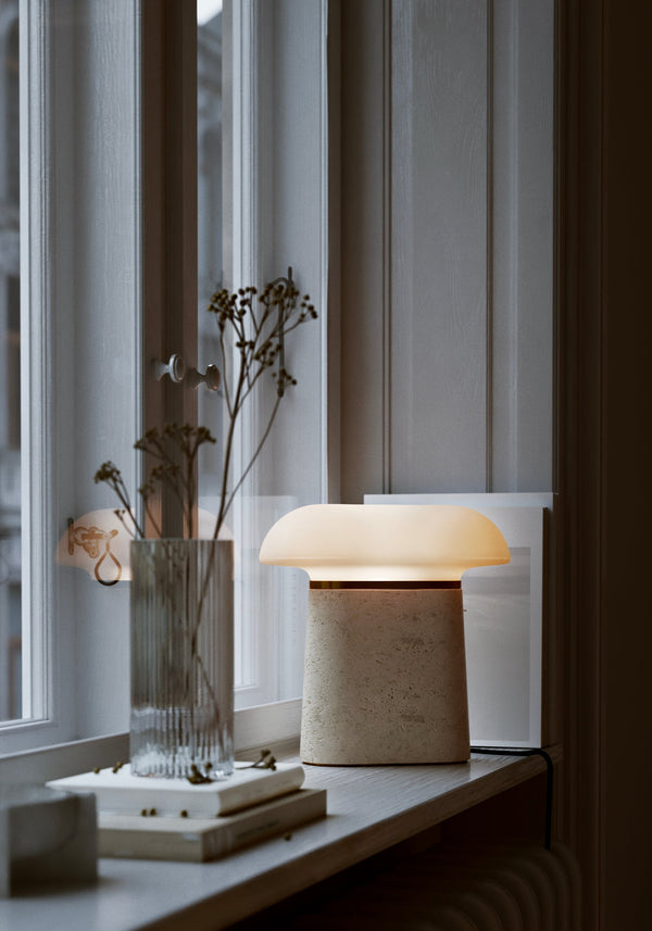 Nova table lamp - Ivory cUL