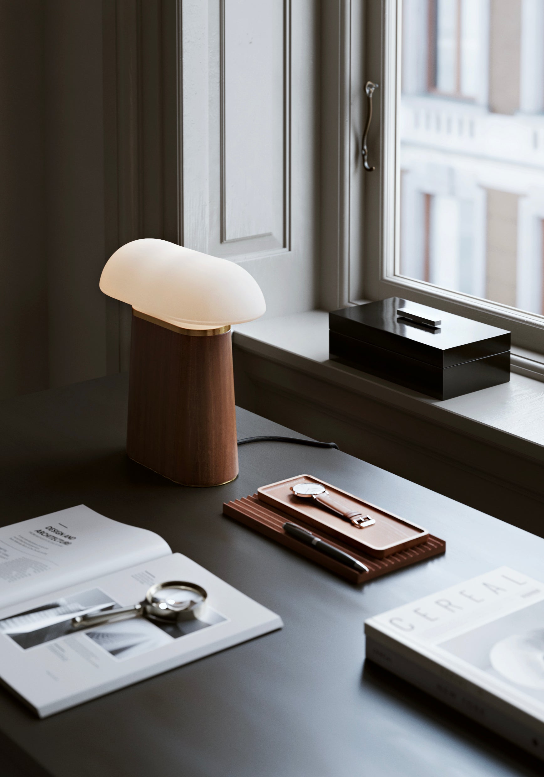 Nova table lamp - Walnut cUL