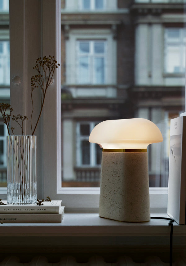 Nova table lamp - Ivory cUL
