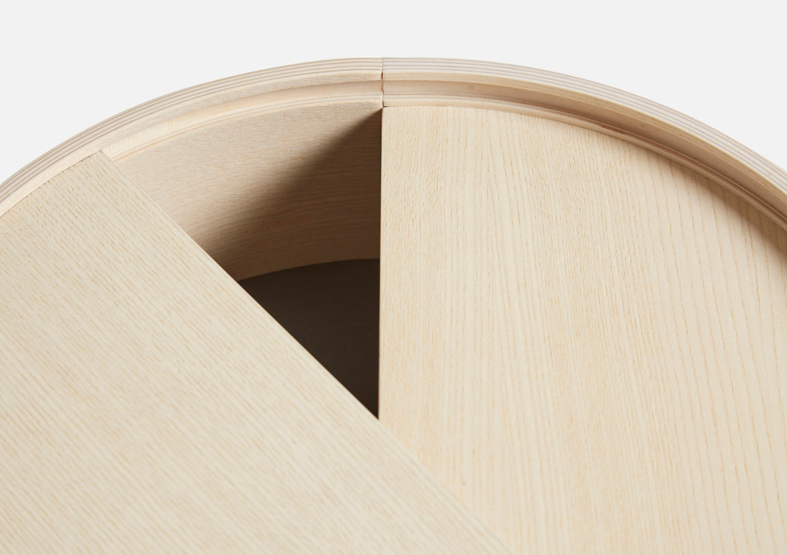 Arc coffee table (89 cm) - White pigmented ash