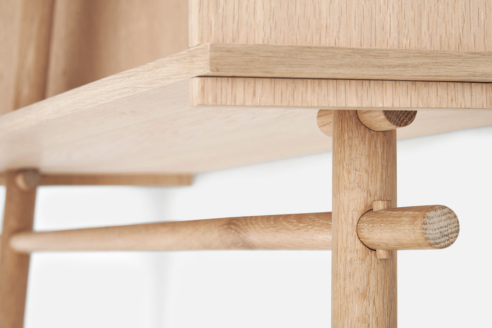 Töjbox wardrobe (Large) - White pigmented oak