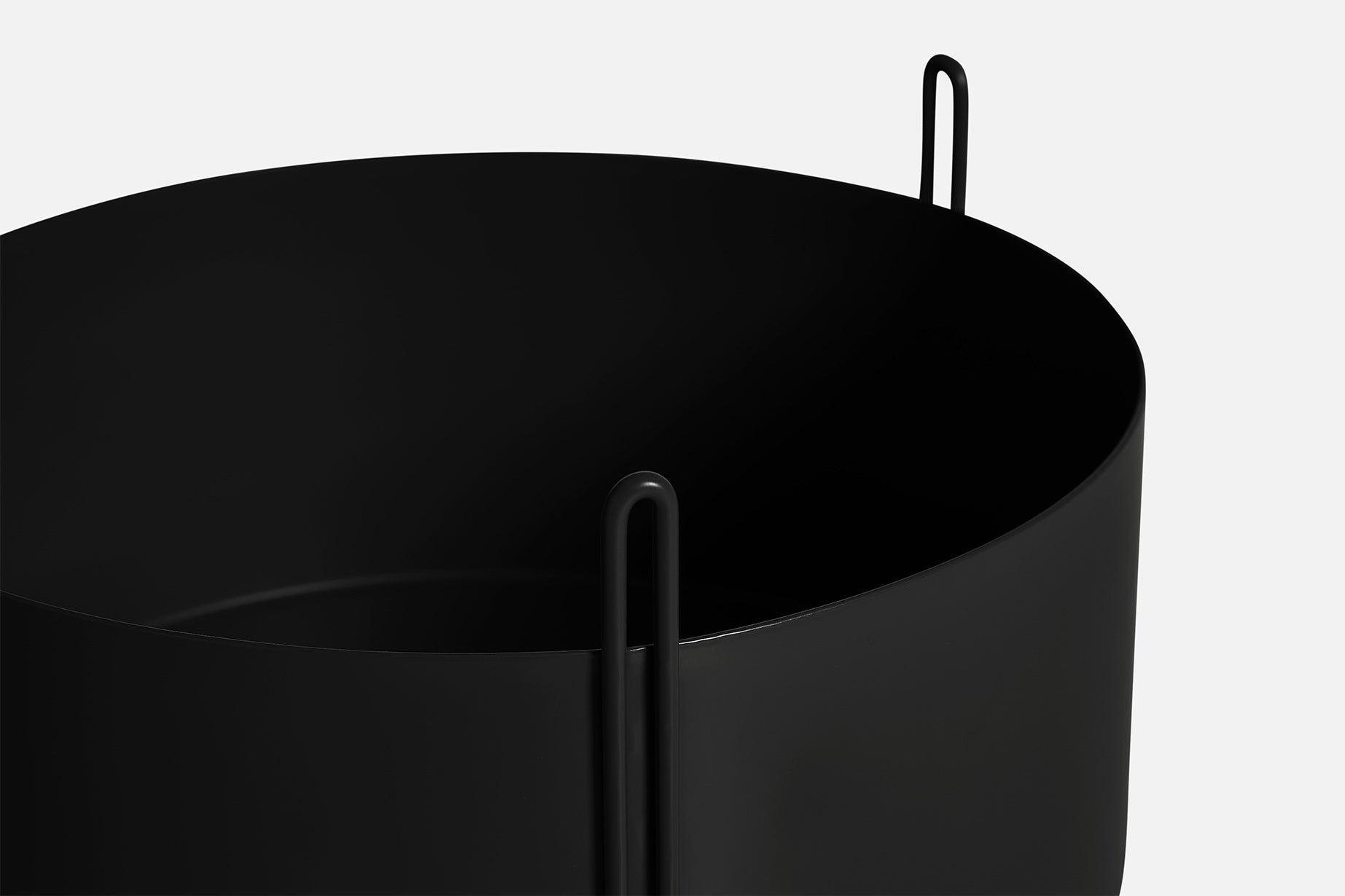 Pidestall planter (Large) - Black