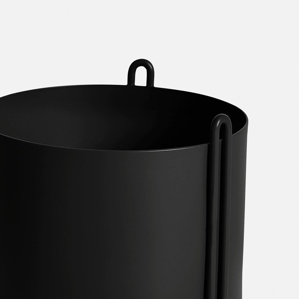 Pidestall planter (Small) - Black