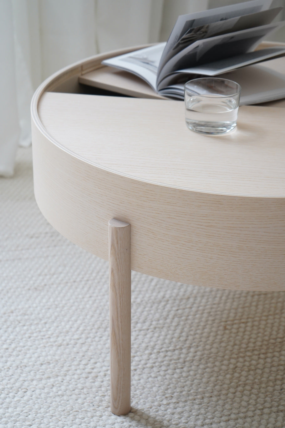 Arc coffee table (66 cm) - White pigmented ash