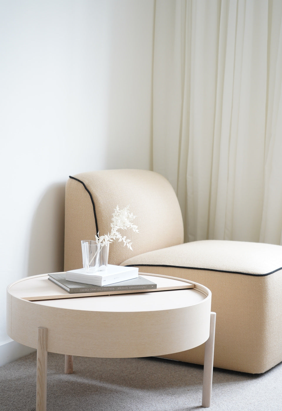 Arc coffee table (66 cm) - White pigmented ash