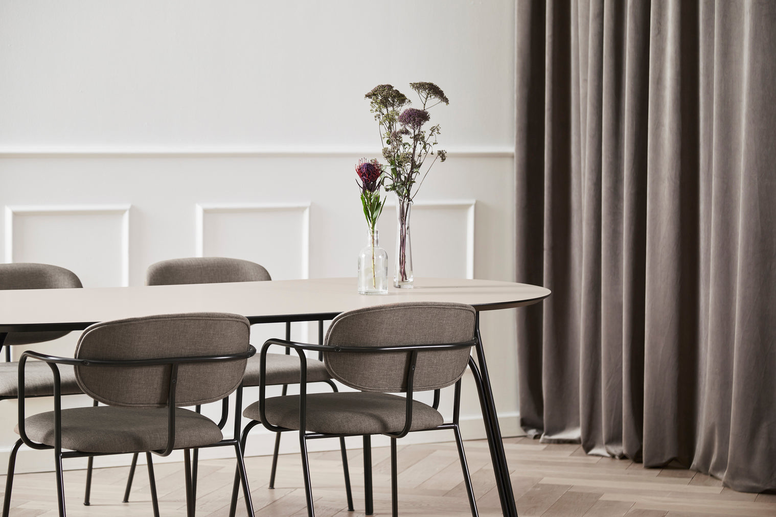 Tree dining table (220 cm) - Beige/black