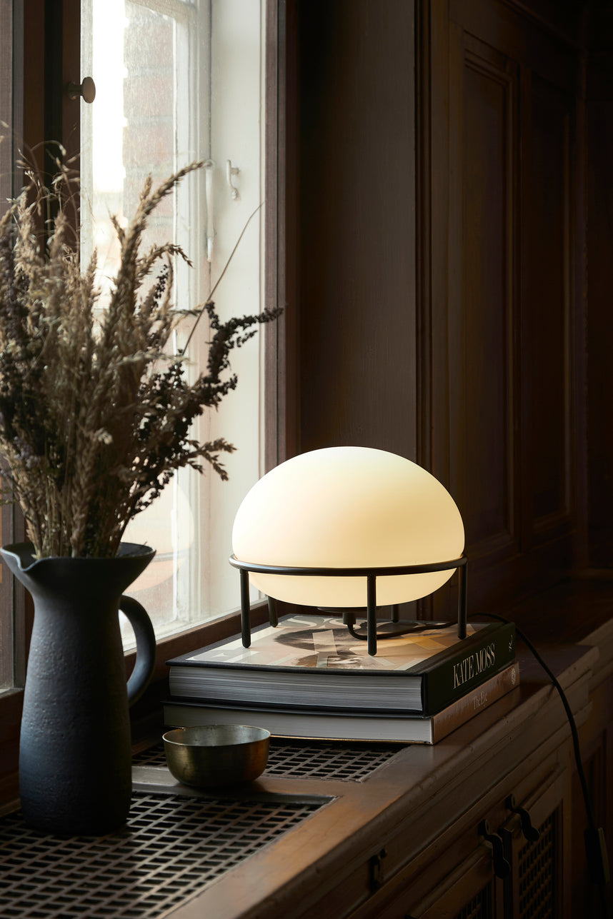 Pump table lamp