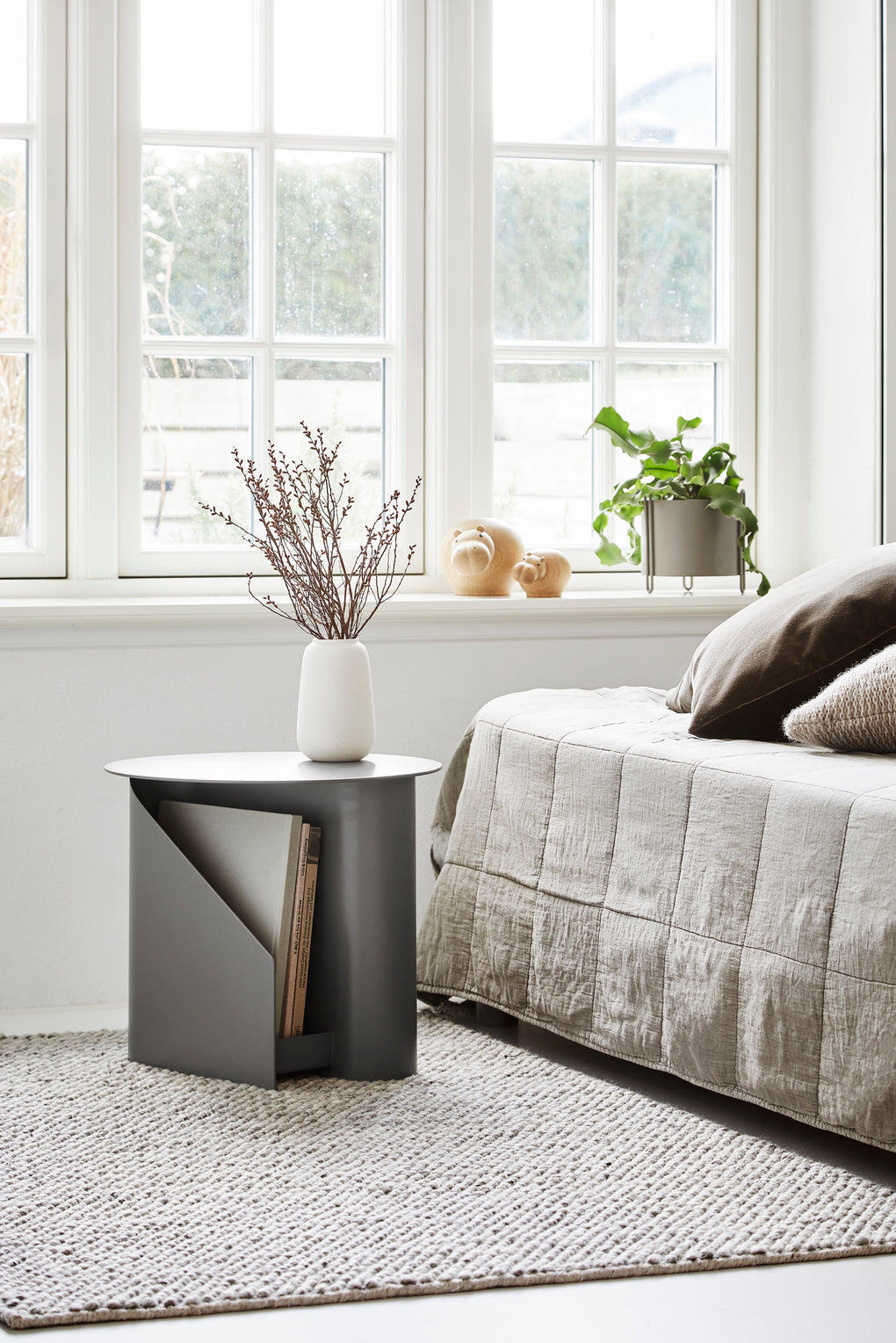 Pidestall planter (Small) - Taupe