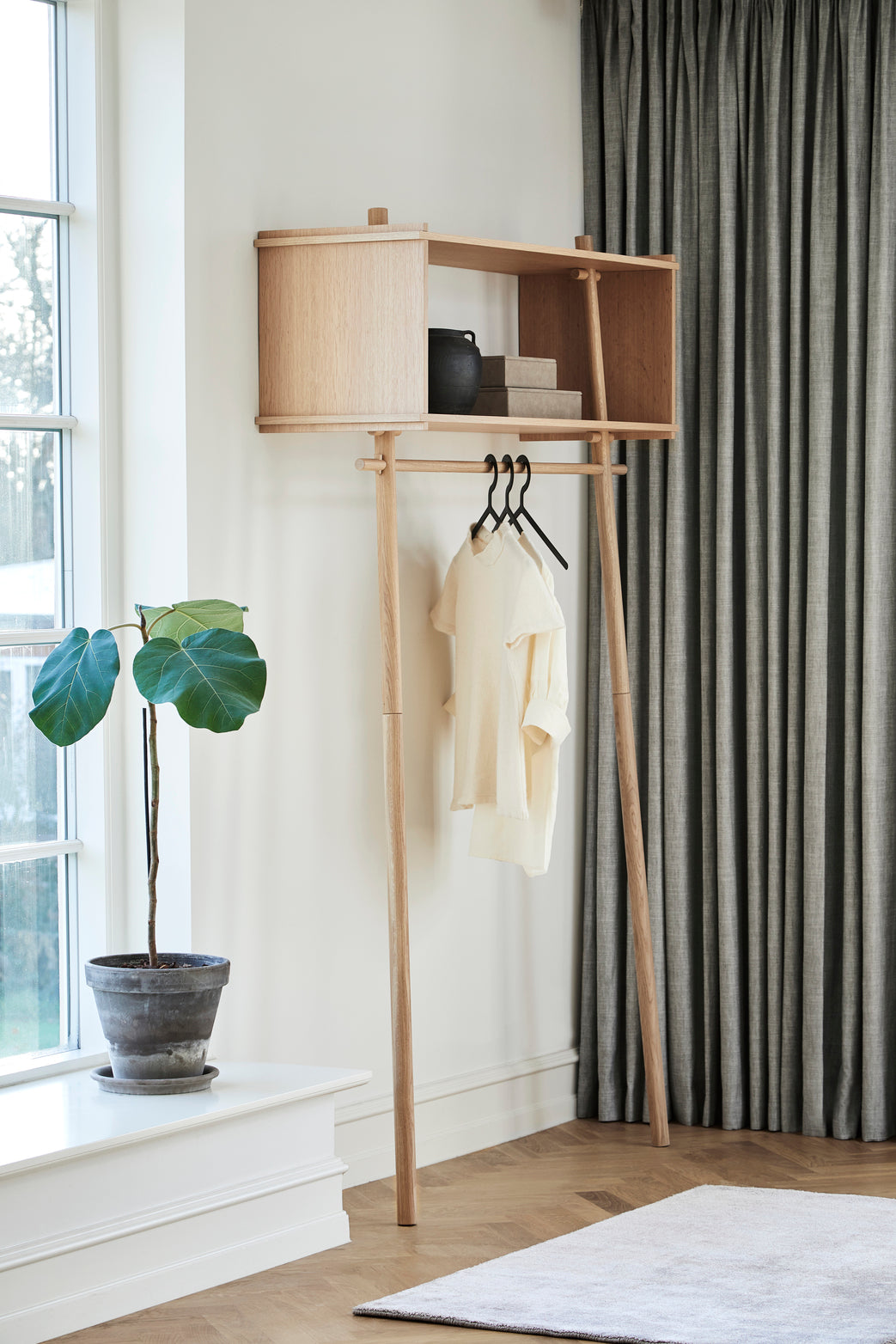 Illusion hanger - Black
