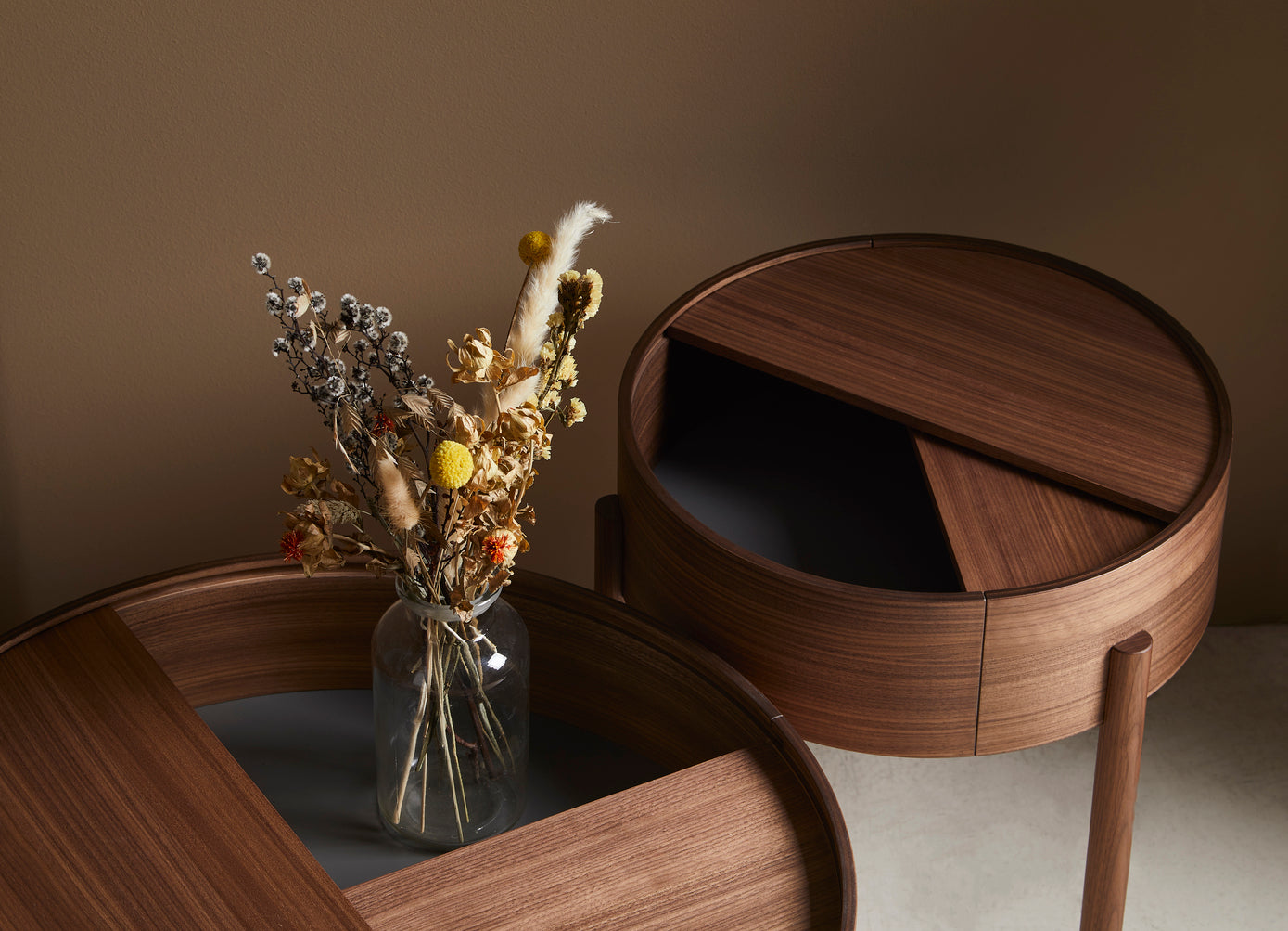 Arc coffee table (66 cm) - Walnut