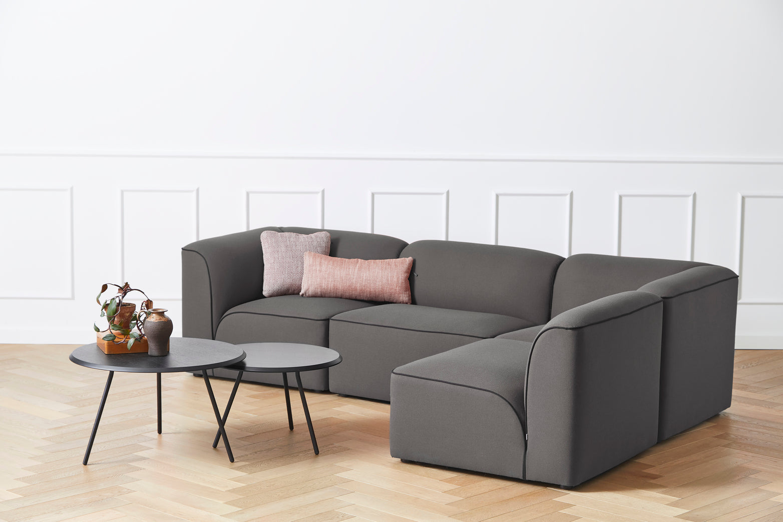 Soround coffee table - Black ash (Ø60xH44,50)