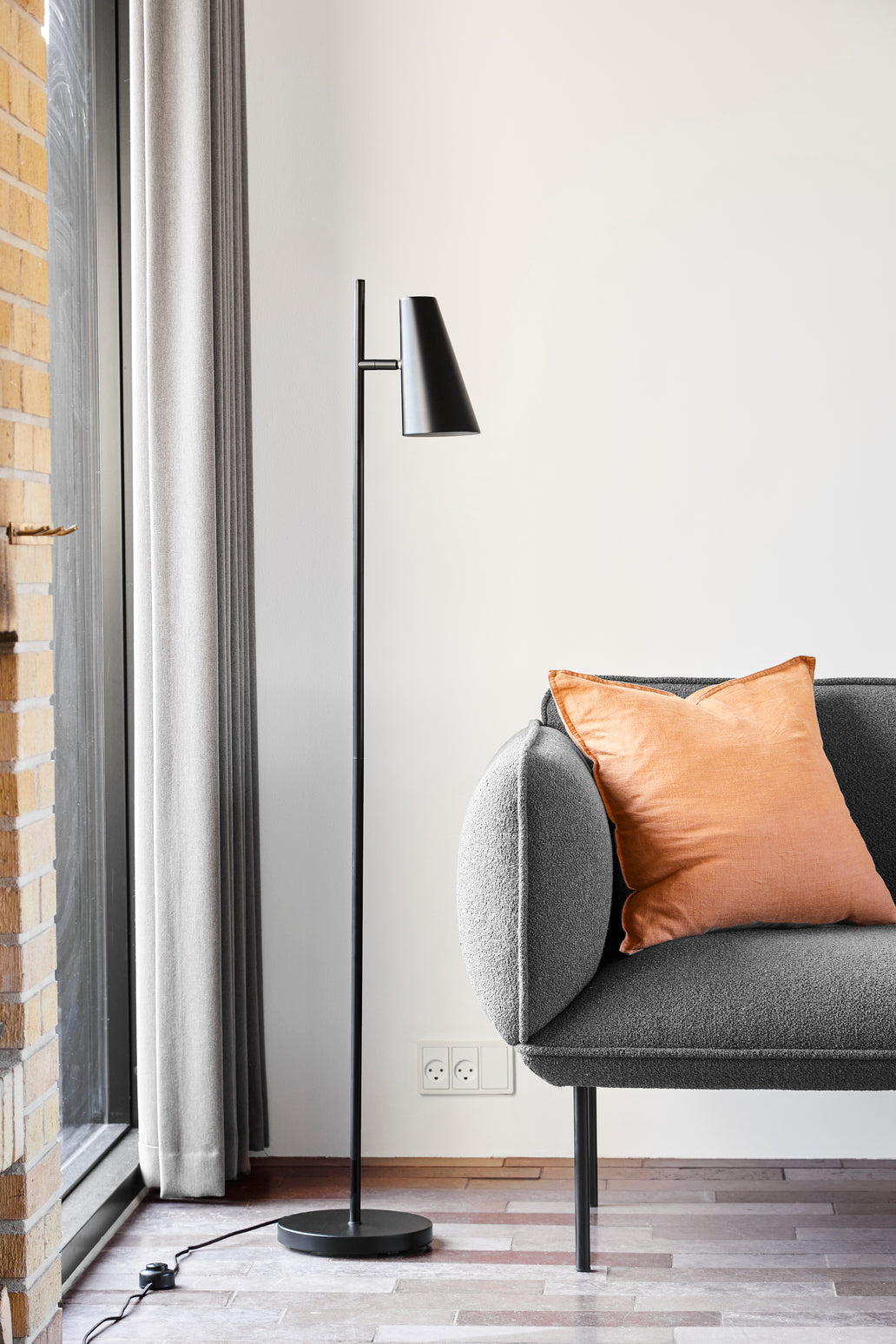 Cono floor lamp