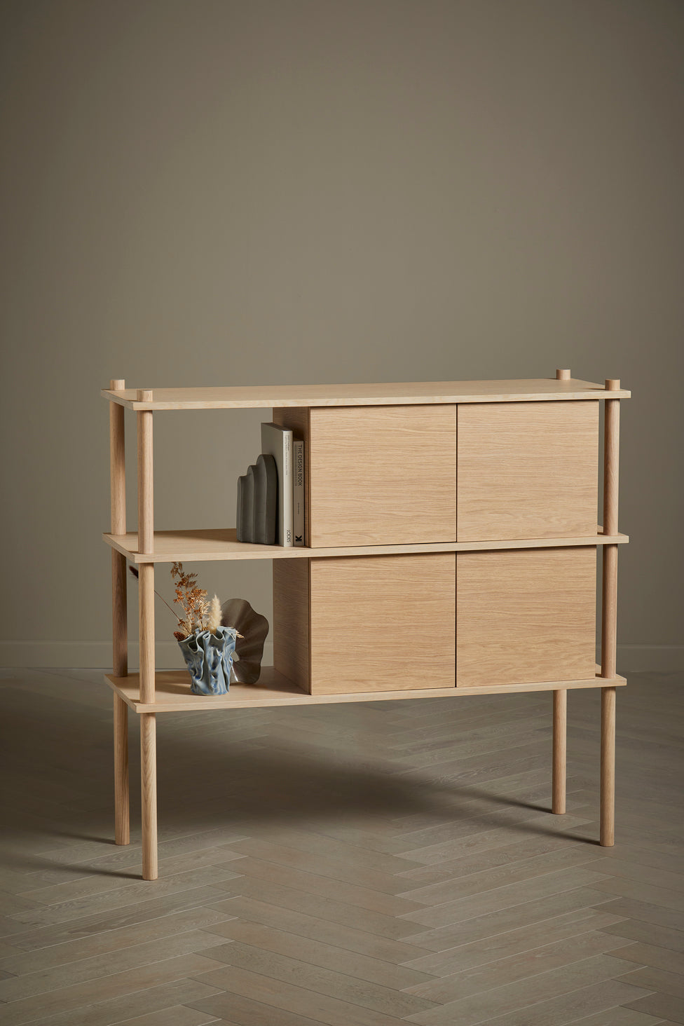 Elevate 2-door cabinet - Oak